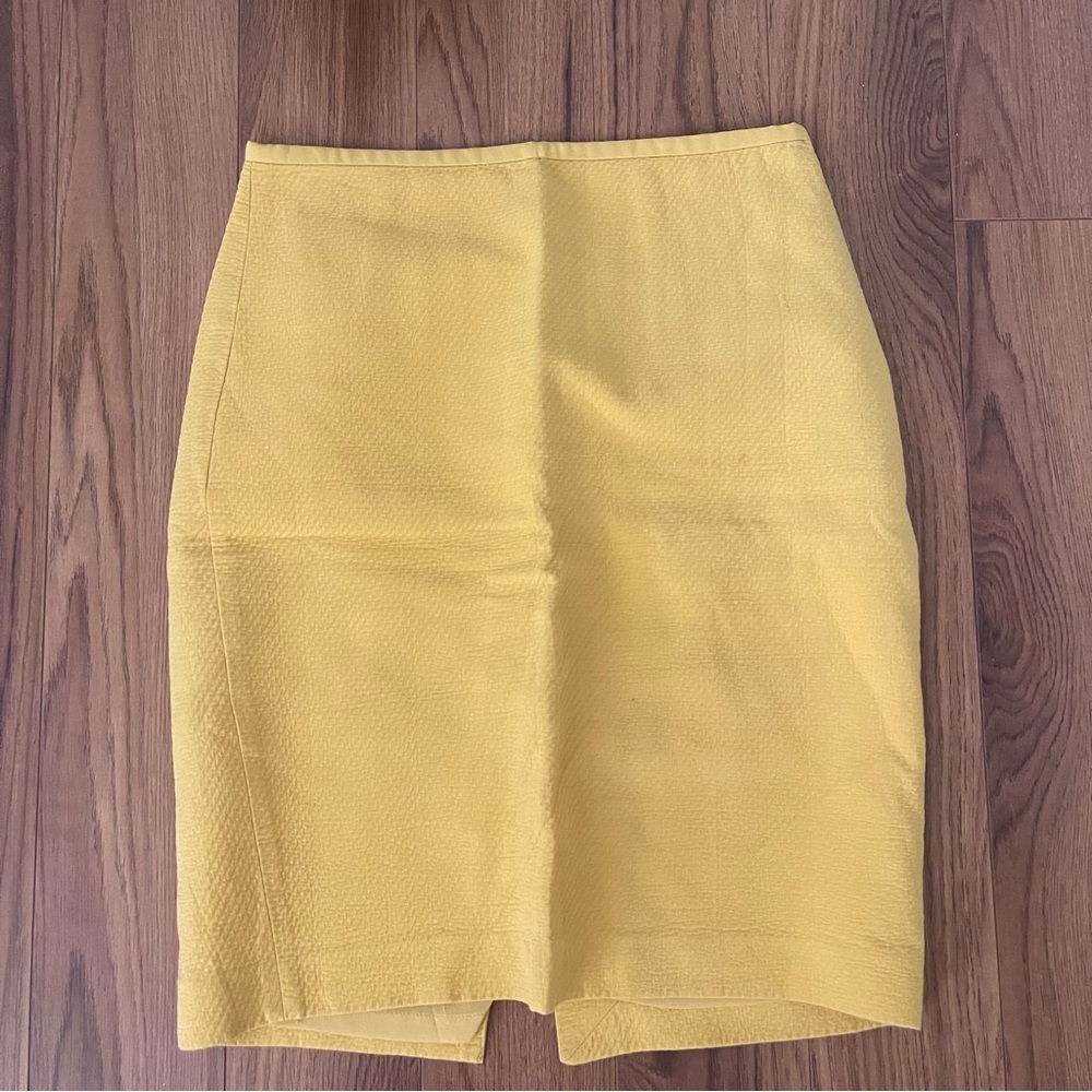 THE LIMITED - pencil skirt * please see seem tear and small stain on back